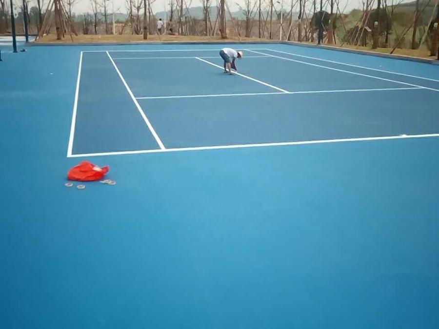 硬性丙烯酸球场和弹性丙烯酸球场有什么不一样?